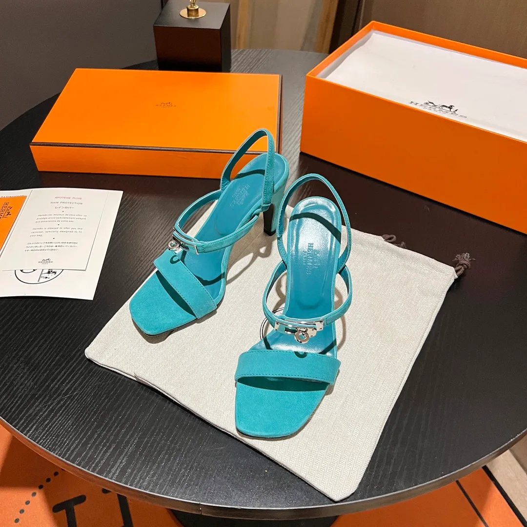 👟👟Ex-factory price 600👟👟 💋💋Continue the classics Hermes Classic H high-heeled sandals series————————Fashionable classic and versatile super comfortable It took half a year to disassemble the original version and develop it with craftsmanship and perfection in every detail Simple and smooth design to create a fashionable, classic and soft look 🥰🥰 Material: Original custom-made sheep suede, sheepskin lining for feet, Italian genuine leather outsole ▪️Heel height: 9cm ▪️SIZE: 34-42 (34.41 42 customized, non-returnable and non-exchangeable)